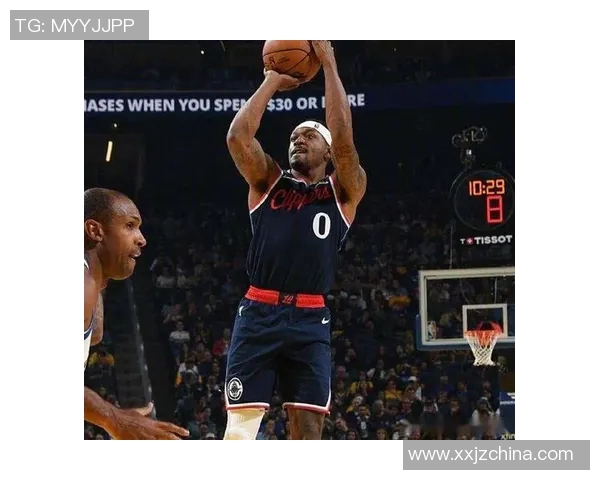 勇士客场力克快船,系列赛2-1领先:不屈斗志引领新时代篮球传奇 勇士客场力克快船,系列赛2-1领先:不屈斗志引领新时代篮球传奇