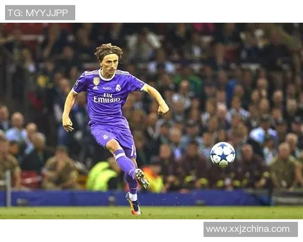 莫德里奇：足球场上的魔术师与传奇中场的辉煌历程